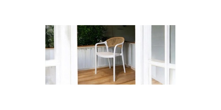 CONTINUITY BETWEEN INTERIOR AND EXTERIOR SPACES